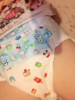 brattybedwetter: My little girl put stickers all over her big crinkly diapey!!  She’s such a playful little padded brat.  Do you think they’d come off if I spanked her enough times? ~ Daddy Anthie 