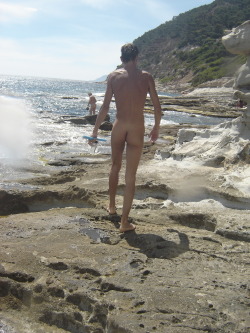 guyzbeach:  “Plage du bau rouge, Var - France” Follow Guyzbeach, a collection of natural men naked at the beach ! 