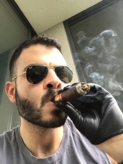 cigar-boy:  Gloved gar
