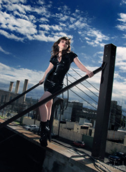 mssarahhunter:  Throwback Thursday! I don’t do group shoots anymore but when I did, this was one of my favorite pics  Photo by Scott Church at The Crucible in Washington, DC, 2009. 