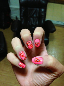 nailpornography:  submitted by beetuljuice like these nails? GO VOTE 