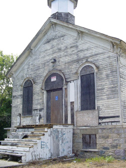 tuxedomarx:  columbia-calls:  bluesuicide: An Abandoned Church inside are blood splattered walls. Satanic Rituals may have taken place in this church.  This is red paint. Blood becomes brown when it dries off. Congrats, you’re a gigantic idiot  no one
