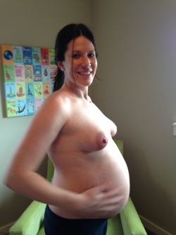 maternitynudes: only 4 more weeks  You look radiant! Thanks for sharing!