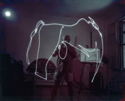 Pablo Picasso creates a light drawing, 1949