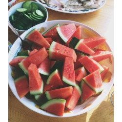 sweatyeah:  getfittogethot:  livehealthyeatclean:  Fresh Watermelon 