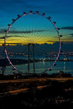 e4rthy:  Singapore Flyer in Twilight by Swami Stream