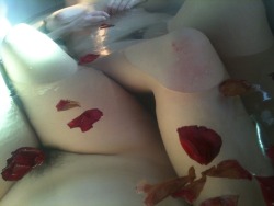 g3t-dead:  Today Rose and I had a sensual bath. 