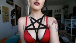kiefeon:  Have some titties and this gorgeous pentagram harness, stay lifted you beautiful soul 💕💕 😍😍😍 