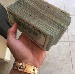 thug-gifs:Reblog this within 10 seconds and unexpected extra money will cum to you this week