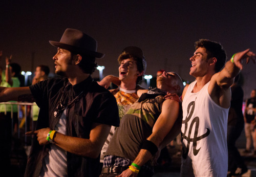 

The night is young. Dance your way into the weekend with ‪#‎WAYF‬! http://bit.ly/OwnWAYF

