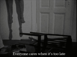 ill-light-ed:  putyour-vansup:  not my creation.horror/creepy/gore blog     my old blog pretty-corpses was deleted, and this is my new blog xo            