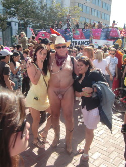 cfnm:  Naked in the parade 