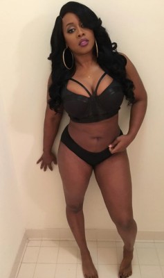 chick-fe-latio:  king-emare:  chick-fe-latio:  randombarz:  Lawd!!  Is that Remy Ma?  yes  JEEZUS 