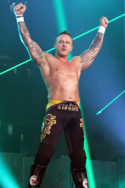 Unf Kid Kash! He was such a hot dominate daddy of TNA!