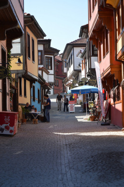 visitheworld:  Cobblestone streets and ottoman houses in Odunpazarı / Turkey (by kursadtekoluk).