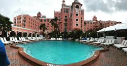 At the Don 💋   #hotellife #loewshotel #doncesar #pink #pool #panorama #staycation #florida #stpetersburg #beach #neverwannaleave #spaday #sundayfunday #myhomefortheday #brunch #relaxation #needtodothismore  (at Loews Don CeSar Hotel)