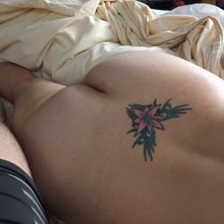 bigwhootypawgs:  bazine02:  Here’s some pics of my big ol butt.  Sooo…. My butt is for your viewing pleasure, or displeasure. However you may take it.  And a very nice big butt it is too!