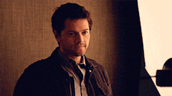 deanandsammyandcastiel:  Some things you probably didn’t know about Misha Collins Misha was arrested for reading a book on top of a bank because he “needed better lighting”. He stole security badges from the White House and turned them into a mobile.