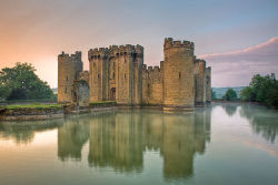 ohmybritain:  Bodiam Castle, East Sussex  i mean, this is cool too