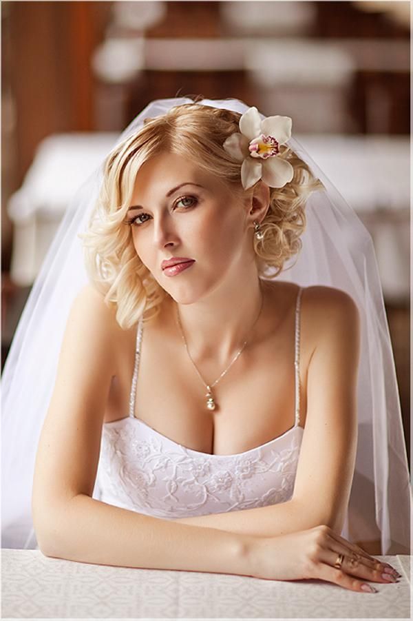 Wedding hairstyles for women with short hair