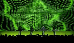 Blow my mind (Kraftwerk performs in front of a 3D laser projection at the Montreux Jazz Festival)