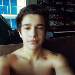 hendermahone:  I’m going to kidnap him.. 