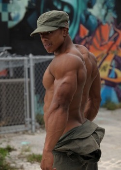 sagittariussevens:  #handsome #muscle #ripped #torso #guns #cakes #motivation #perfection