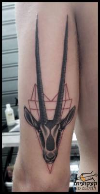 fuckyeahtattoos:  Oryx tattoo by Ed from Tel Aviv on omer’s arm