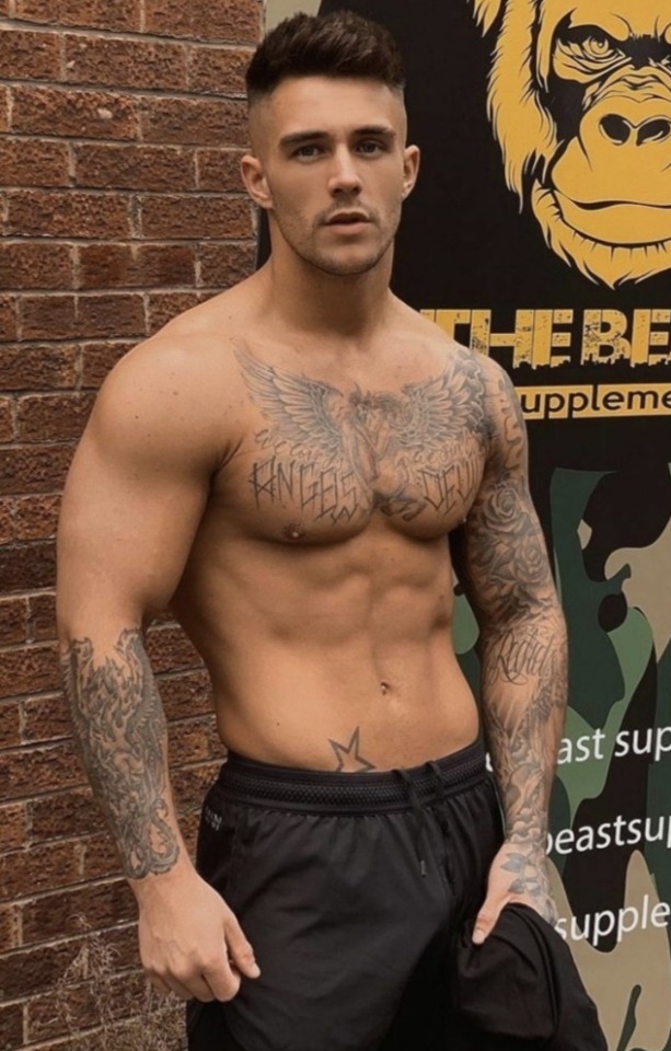 shudhxjs:Love tattoos and muscles&hellip;this guy is way too hot  built to destroy the competition