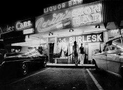 In a press photo dated from 1972, a young couple makes their exit from Zorita&rsquo;s SHOW BAR; located at 17604 Collins Avenue, in Miami..