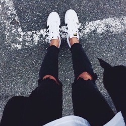 luxury-andfashion:  ripped pants 