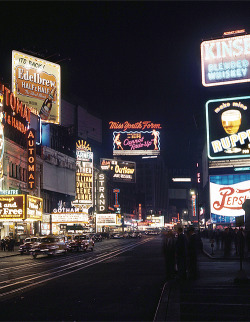 :  Times Square, New York. (1947) 
