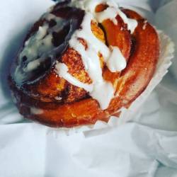 Cinnamon roll muffin. I love Brothers Bakery! ❤ i hope they never change.