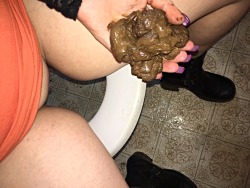 scatgoddess:  My last poop should have fell on your face!! 12 loads saved, just a few more poops before another massive filthy smear!