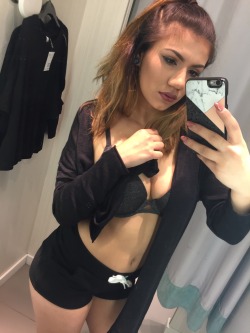 cvnical:  ya girl taking nudes in the changing room