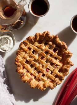 guardians-of-the-food:  Rhubarb Apple Pie