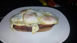 German &ldquo;Leberkaese&rdquo; with fried eggs on a bread. A little snack my GF made &hellip; was super delicious!