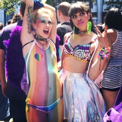 dollskill:  #PRIDESF 🌈 we out here 🌈 find us! ❤️💛💚💙💜 #DollsKill  (at Civic Center / UN Plaza Station)