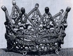 a crown made entirely of the deceased’s hair.