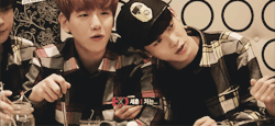 lovertronic:  Well, it seems that Jongdae really likes to snuggle with Baek…. 