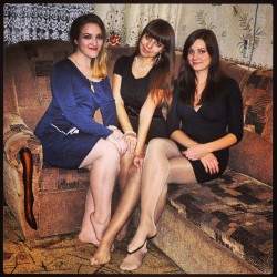 #sexy #three #trio #girl #girls #woman #women #teen #teens #candid #candids #brune #brunette #blonde #legs #legs_real #real_legs #feet #feetfetish #fetichiste #pied #hose #tights #nylon #stocking #pantyhose #collantblanc #collantchair #collant