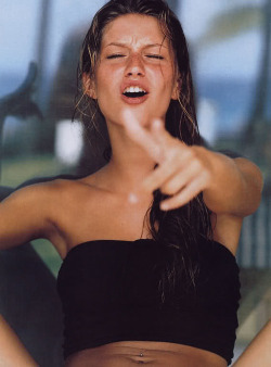 supermodelgif:   “Hot Ticket”, Gisele Bundchen by Gilles Bensimon for Elle Magazine May 2000 