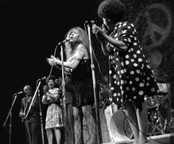  Janis Joplin on 3 August 1968 at the Fillmore East with the Staples Singers 