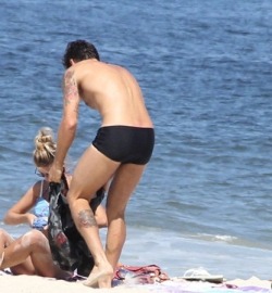 debriefed:  Papped: male supermodel Evandro Soldati at the beach 