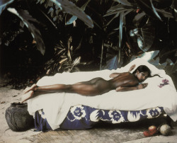  Homage a Gauguin: Naomi Campbell by Peter Lindbergh 