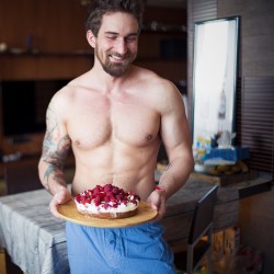malefeed:  abramov_lex: who wants a piece of cake? 🐻🍰⁉️ [x] #abramov_lex 
