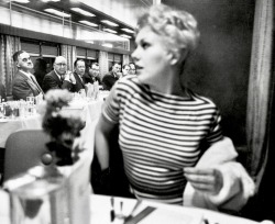 summers-in-hollywood: Kim Novak in the dining car of a train headed to New York, 1956 https://painted-face.com/
