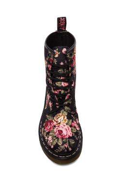 wantering-blog:  Battle Florals        Dr. Martens Floral Print Boot