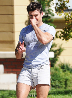 zacefronsbf:    Zac Efron on the set of â€œNeighbors 2â€³ in LA (October 26th)   