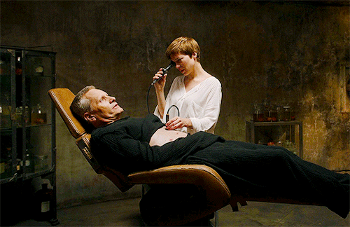 talesfromthecrypts: Léa Seydoux and Viggo Mortensen as Caprice and Saul Tenser in Crimes of the Future (2022)  